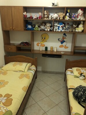 2 bedrooms, iron/ironing board, Internet