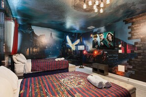 11 bedrooms, iron/ironing board, WiFi, bed sheets - Avatar Game Room + Harry Potter BR w/ Pool~Spa (Kissimmee)
