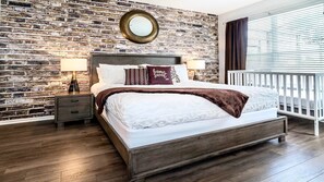 5 habitaciones, tabla de planchar con plancha, wifi y ropa de cama