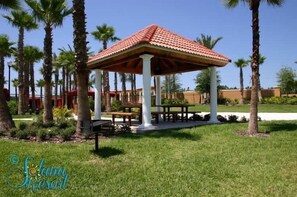 Outdoor dining - Florida Vacation Home Game Room Beds (Davenport)