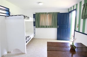 Basic-Chalet | Laptopgeeigneter Arbeitsplatz, kostenloses WLAN, Bettwäsche