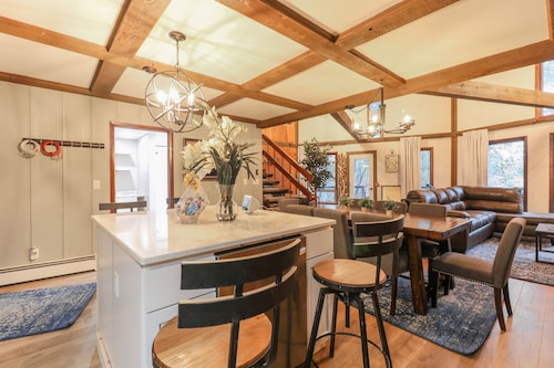 Lake Lodge w Pool Table & Water Toys - Close to Town