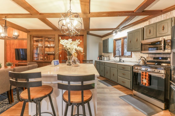 Køleskab, mikrobølgeovn, ovn, kogeplade