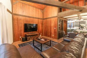 TV connectée, livres, médiathèque, vidéothèque