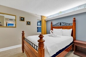 2 habitaciones, tabla de planchar con plancha y ropa de cama 