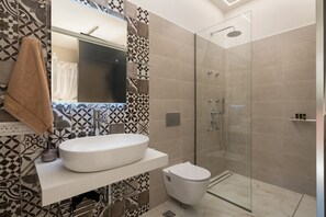 Bathroom - Cozy apartment in the center of old harbor  (Χανιά)