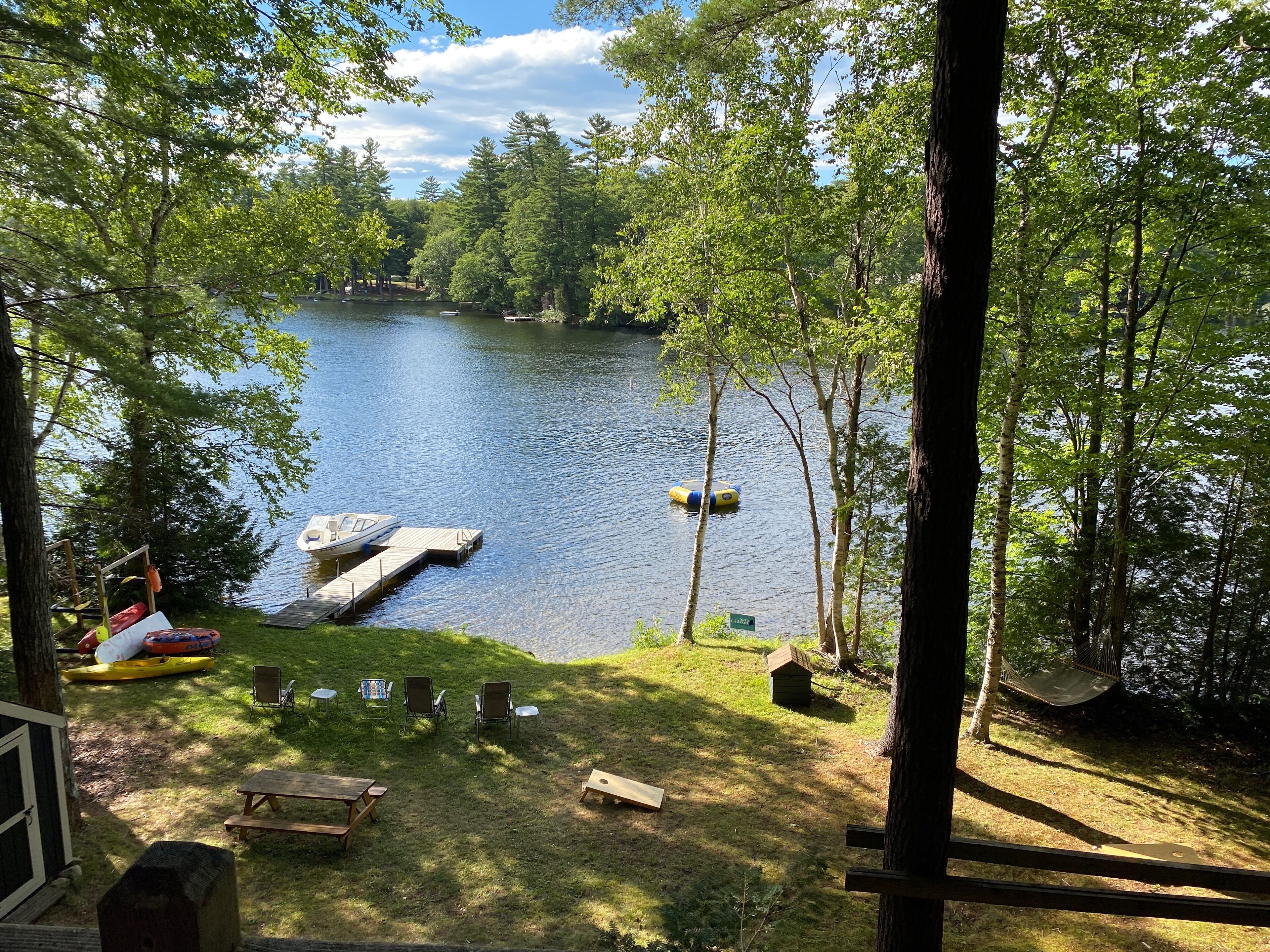Cozy Open Concept Lake House with Large Deck & Waterfront, perfect for families!