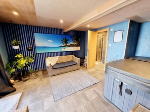 Interior - Exclusive Palm House, Nature, Amenities, Garden (Addlestone)