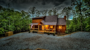 Exterior - A Cozy Corner Cabin by Escape to Blue Ridge (Blue Ridge)