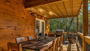 Outdoor dining - A Cozy Corner Cabin by Escape to Blue Ridge (Blue Ridge)