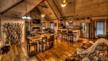 House, 3 Bedrooms | Dining room