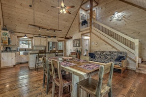 House, 3 Bedrooms | Dining room