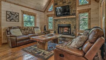 House, 3 Bedrooms | Living room