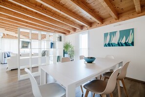 City Apartment | Living area | Flat-screen TV - MyHomeInComo - White Attic (Lipomo)