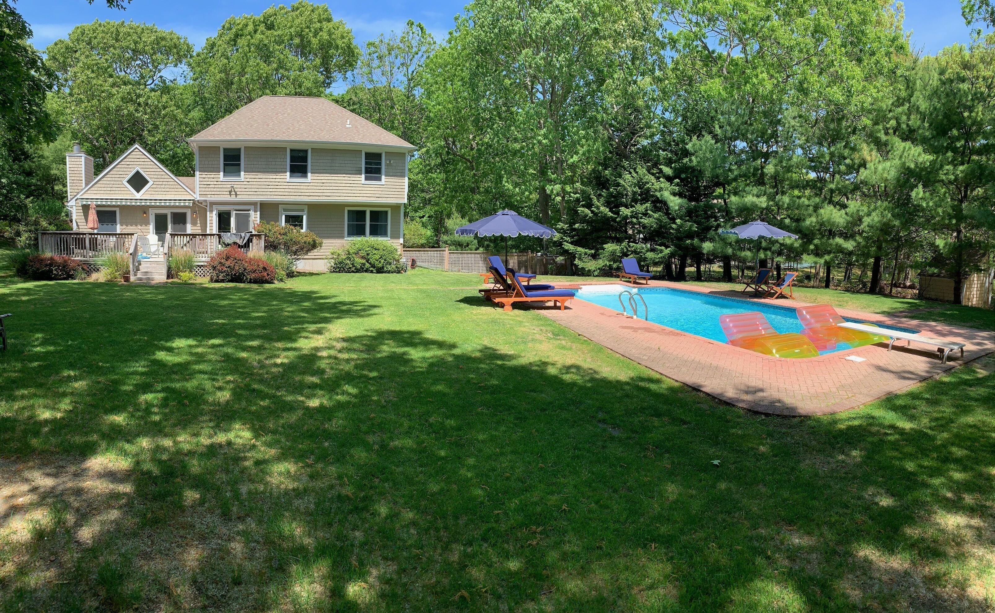 NEW LISTING: Hamptons, pool, close to beach!!
