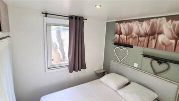 3 chambres, fer et planche Ă repasser, draps fournis