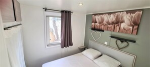 3 bedrooms, iron/ironing board, bed sheets - BUNGALOW, TERRACE, PANORAMIC VIEW (Saint-Raphaël)