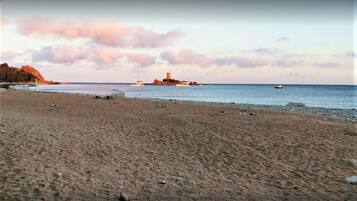 Beach nearby, sun-loungers