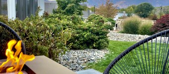  *Impeccable 3 bedrm cottage in sought-after "The Cottages" Osoyoos Lake & beach