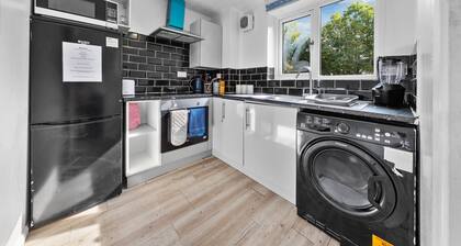 Stunning 1 Bedroom Apartment in Dagenham