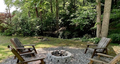 Woodside Nook Cabin at the BHR Farm Village: perfect hiking get-a-way