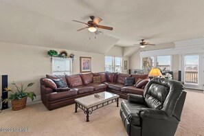 Bonus room - 2nd Row Gem!!  4BR 4Bath with  bonus room!!! (carolina beach)
