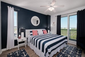 3 bedrooms, iron/ironing board, WiFi, bed sheets - Fabulous Corner Unit with Extra Large Balcony (Pensacola)