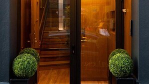 Front of property - Hotel le 23 (Clichy)