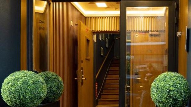 Front of property - Hotel le 23 (Clichy)