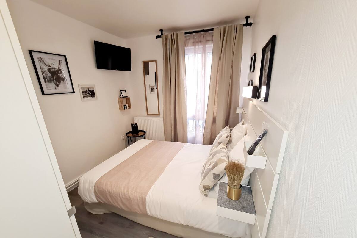 Desk, soundproofing, iron/ironing board (on request), free WiFi