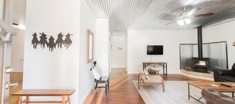 The perfect Lake Eufaula Cove location. Welcome to the Ranch House!