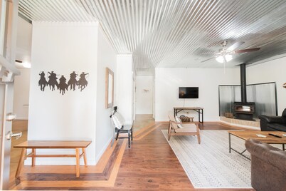 The perfect Lake Eufaula Cove location. Welcome to the Ranch House!