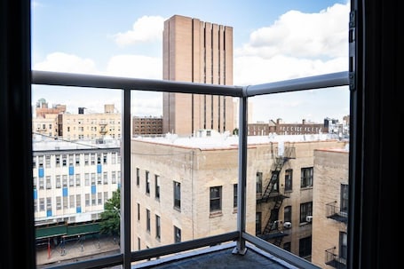 Terrace/patio. Hotel MOCA NYC