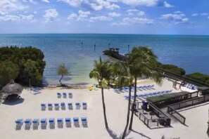 Beach nearby - Chic Coastal Retreat with Pool, Marina, Beach Access & Resort-Style Amenities (Tavernier)