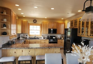 Private kitchen - Beautiful secluded house located minutes from downtown Deadwood and Sturgis (Sturgis)