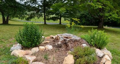 Peacefield: Farmhouse in the Shenandoah Valley