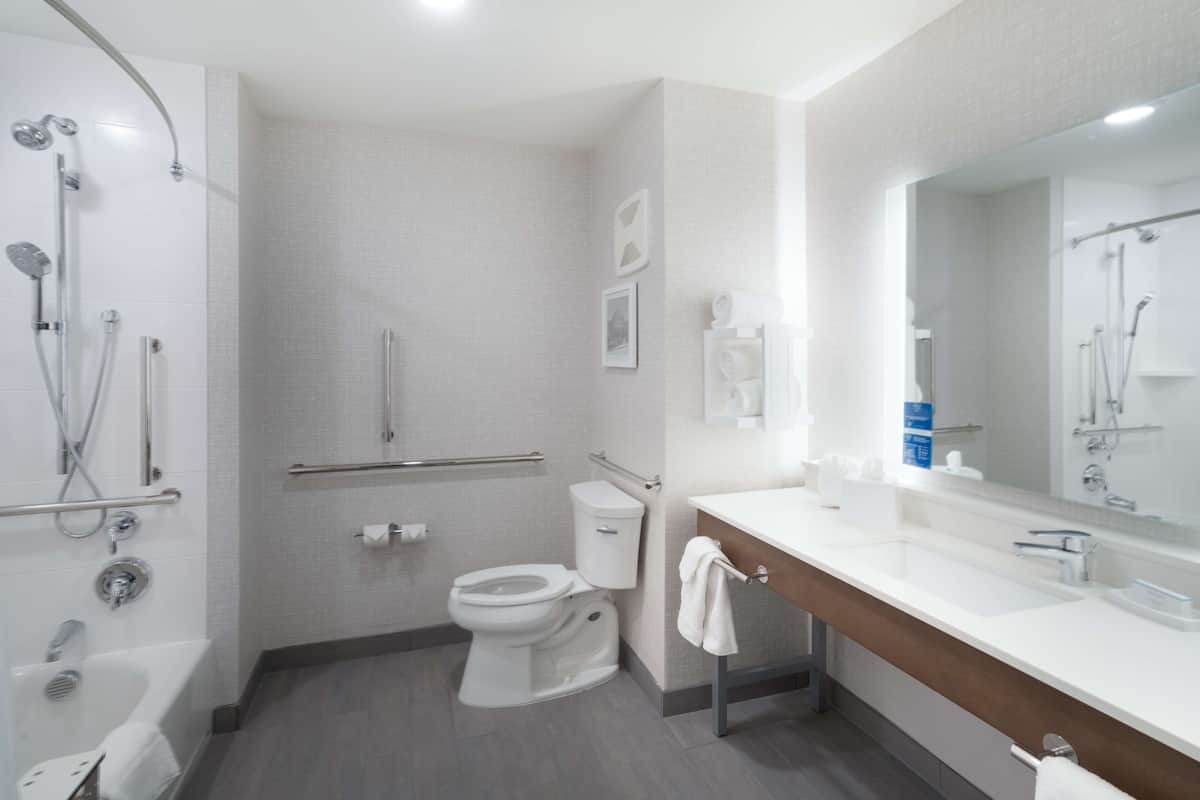 free toiletries, towels