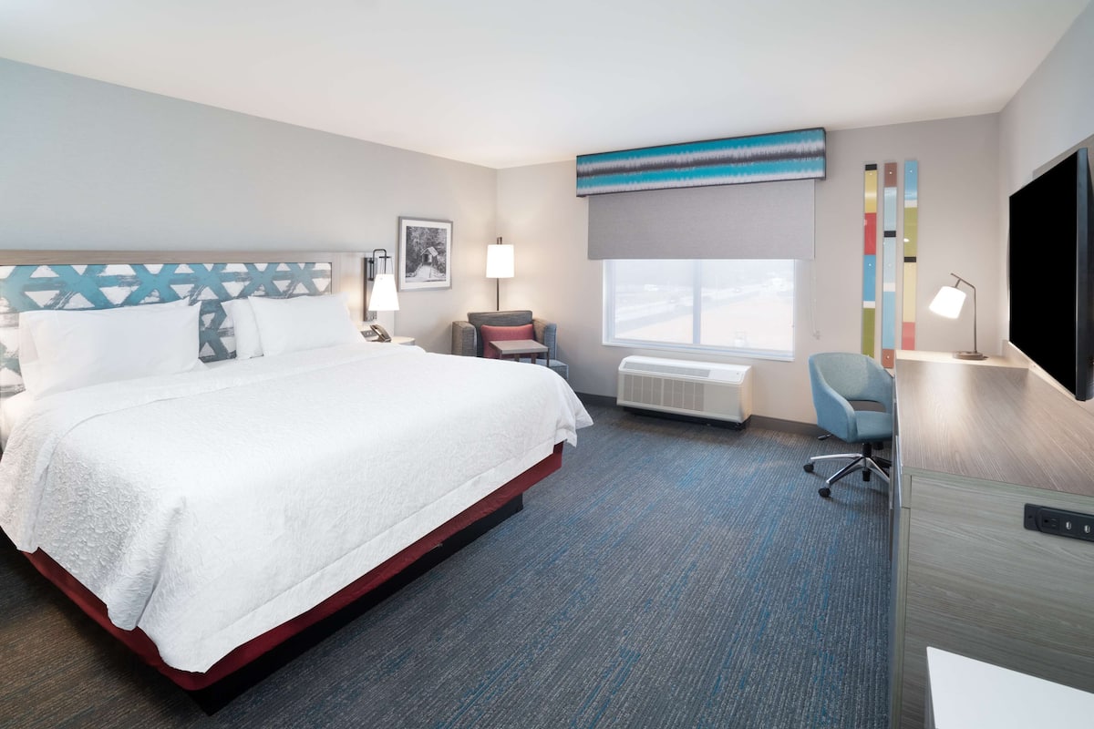 Zimmer, 1 King-Bett, barrierefrei (Hearing)