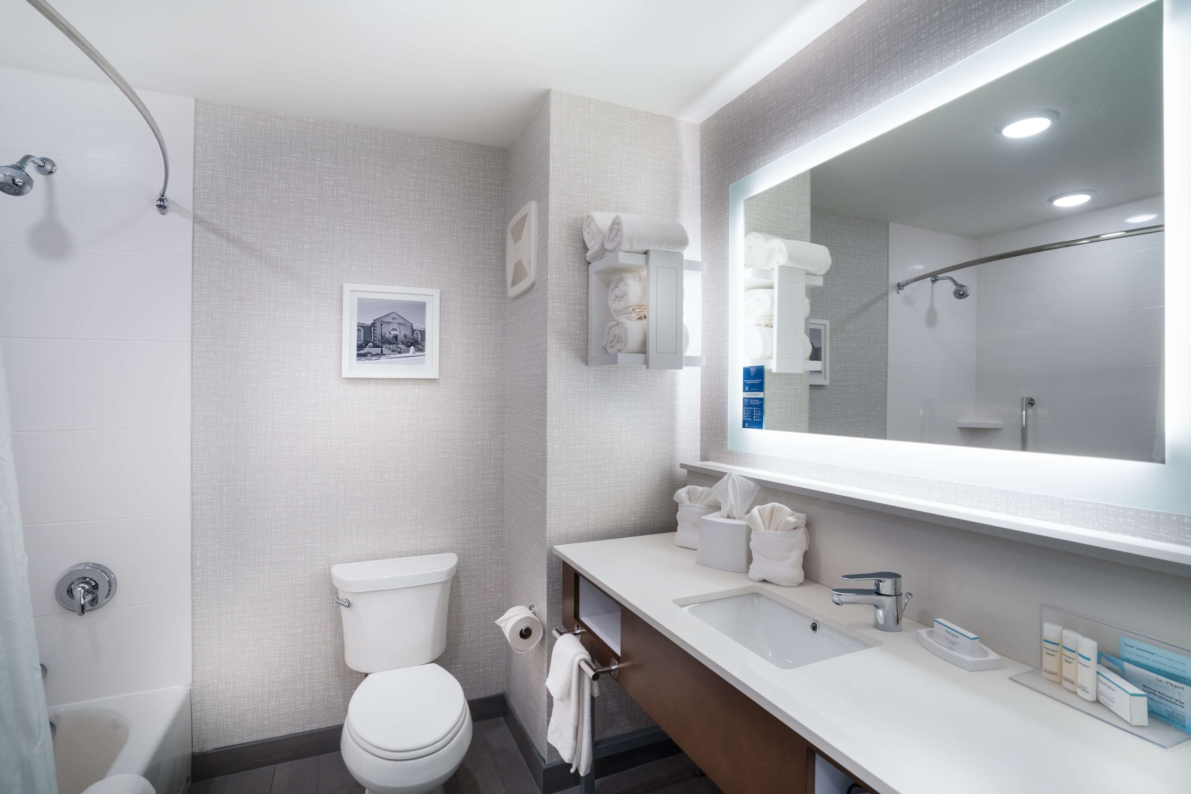 free toiletries, towels