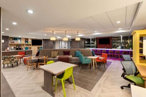 Lobby - Hawthorn Extended Stay by Wyndham Kingwood/Houston (Kingwood)