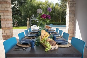 Outdoor dining