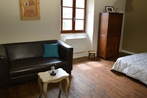 TV, books - Cosy house with garden just a few minutes from Lake Monteynard (Mayres-Savel)