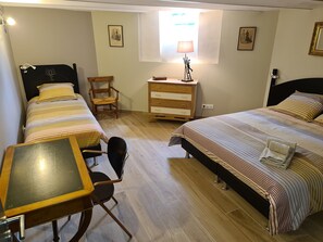3 bedrooms, desk, iron/ironing board, WiFi (free)