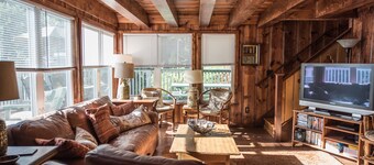 Charming Cabin with Lake Membership Walkable to Town