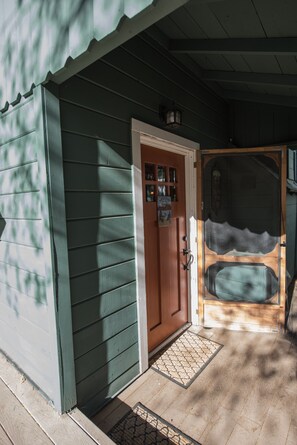 Welcome to this charming home with a cozy porch and a warm entrance.
