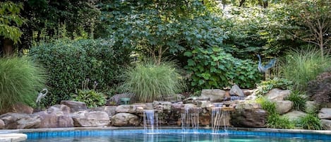 Piscina all'aperto, una piscina riscaldata