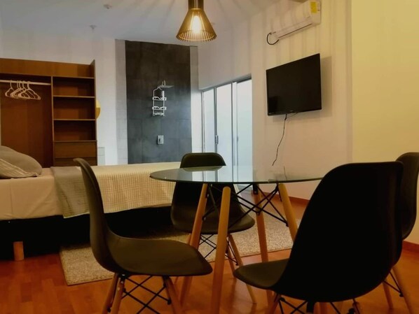 Dining - Executive Studio - 15 min. from US Consulate | Flexible Check-in (Ciudad Juárez)