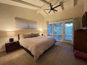 3 bedrooms, desk, WiFi