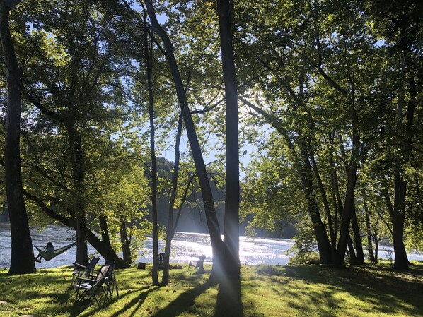 Property grounds - Barney's Retreat- Rustic cabin on the river! (Luray)