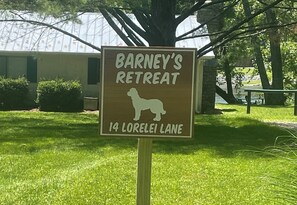 Segnale per Barney's Retreat, in Lorelei Lane 14.